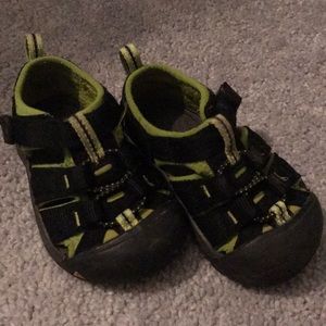 Baby/ Toddler KEEN shoes size 5